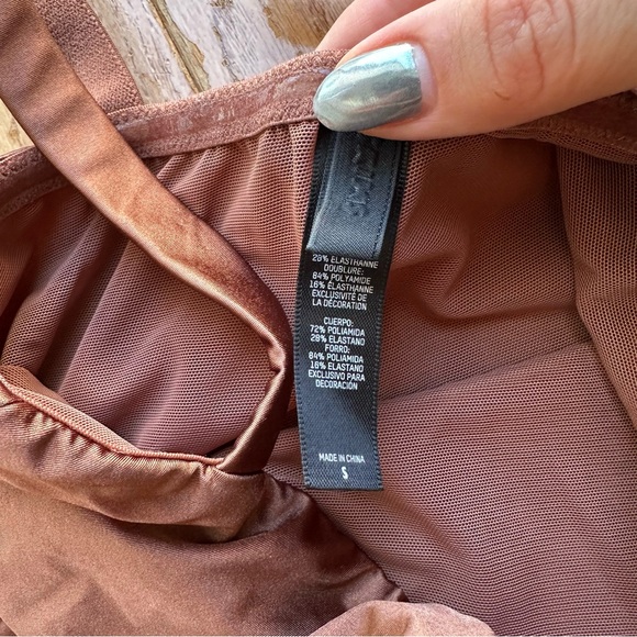 Skims Stretch Sating Bodysuit - Bronze - Picture 3 of 3